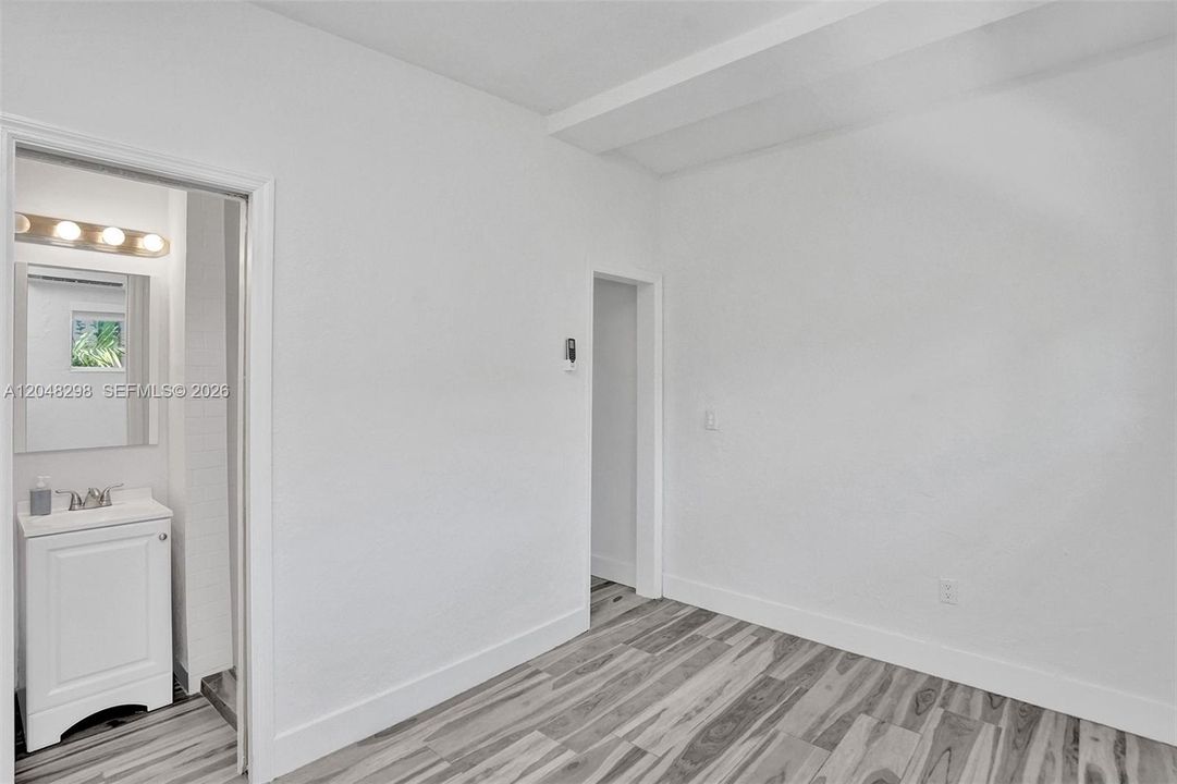 For Rent: $9,900 (6 beds, 4 baths, 2989 Square Feet)