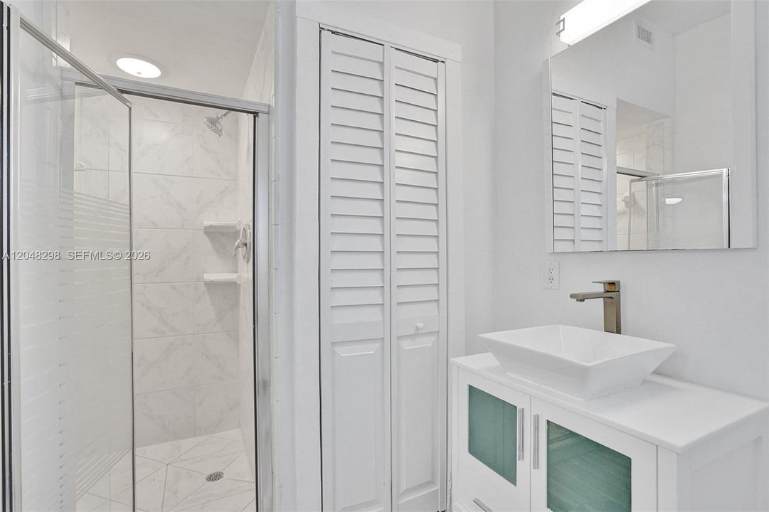 For Rent: $9,900 (6 beds, 4 baths, 2989 Square Feet)
