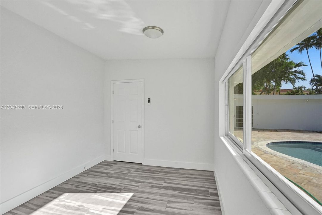For Rent: $9,900 (6 beds, 4 baths, 2989 Square Feet)