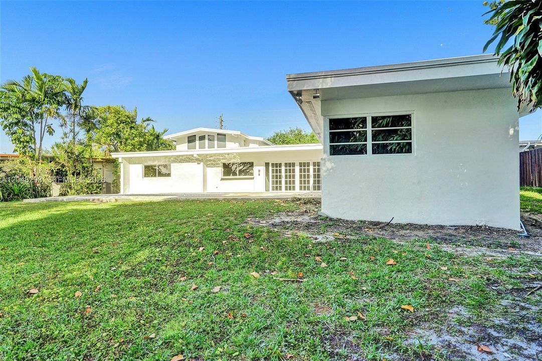 For Rent: $9,900 (6 beds, 4 baths, 2989 Square Feet)