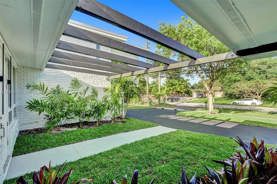 For Rent: $9,900 (6 beds, 4 baths, 2989 Square Feet)