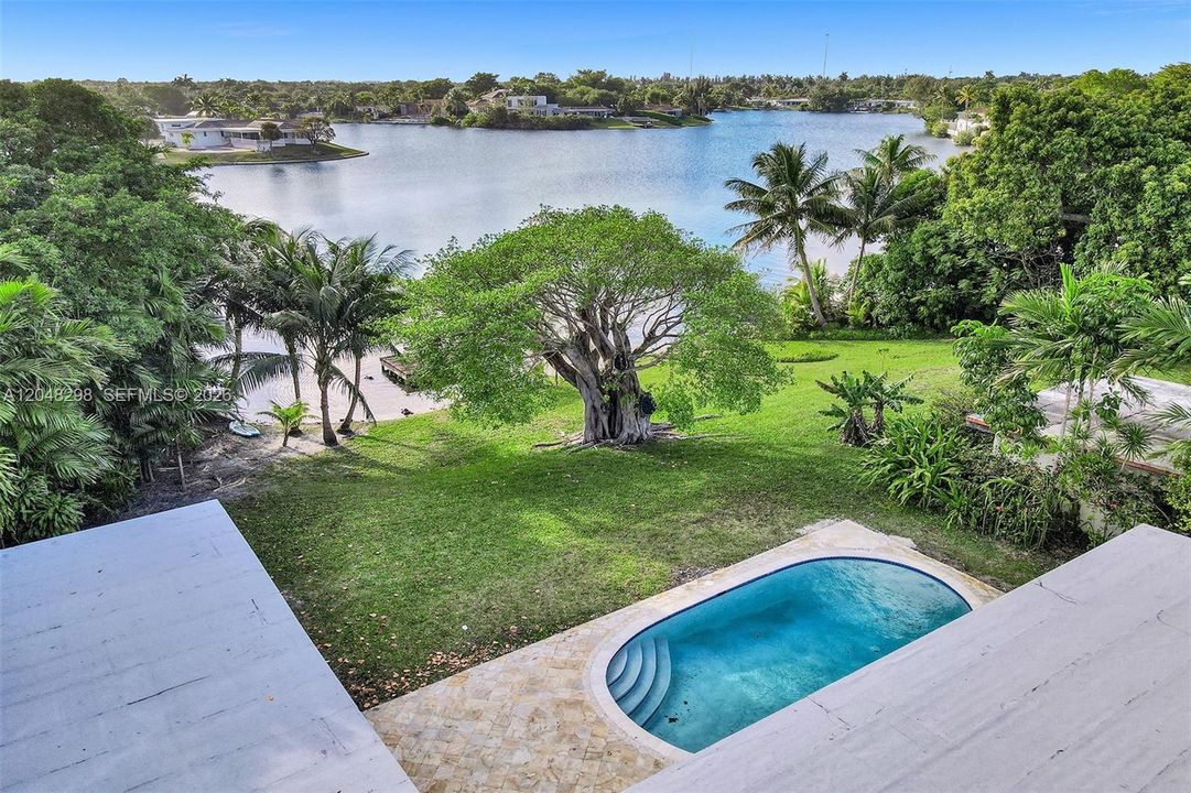 Beautiful garden with pool and lake views