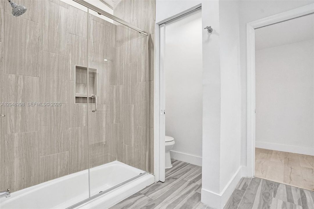 For Rent: $9,900 (6 beds, 4 baths, 2989 Square Feet)