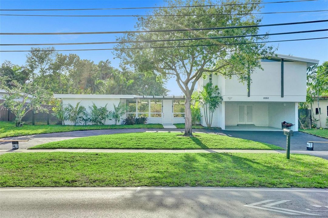For Rent: $9,900 (6 beds, 4 baths, 2989 Square Feet)