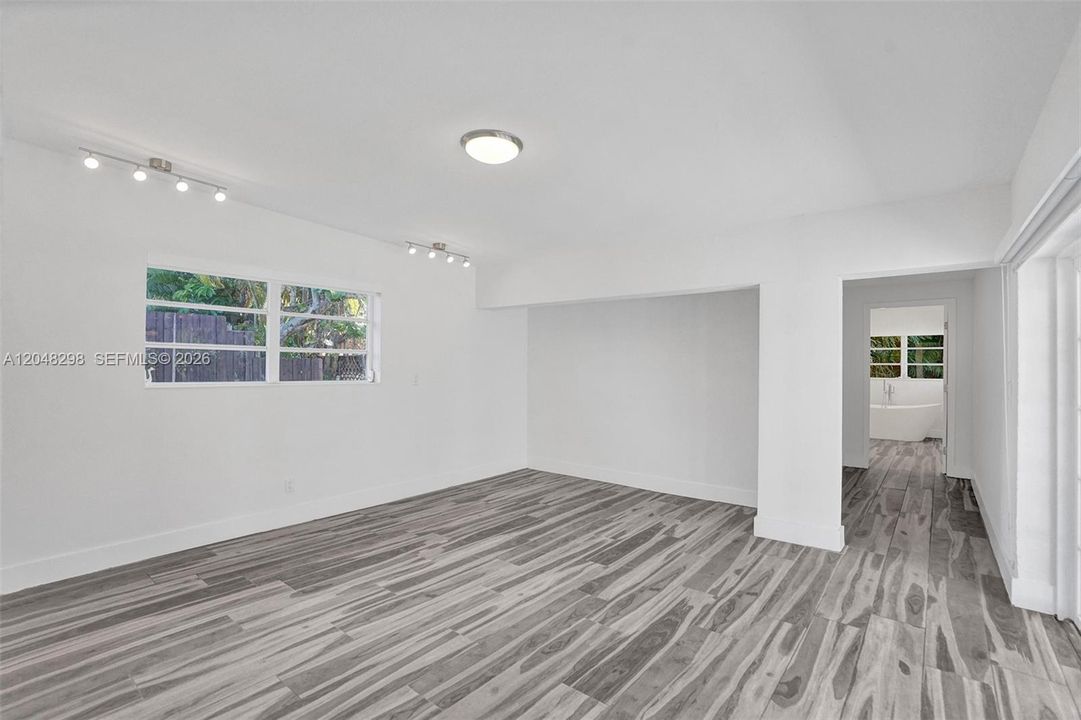 For Rent: $9,900 (6 beds, 4 baths, 2989 Square Feet)