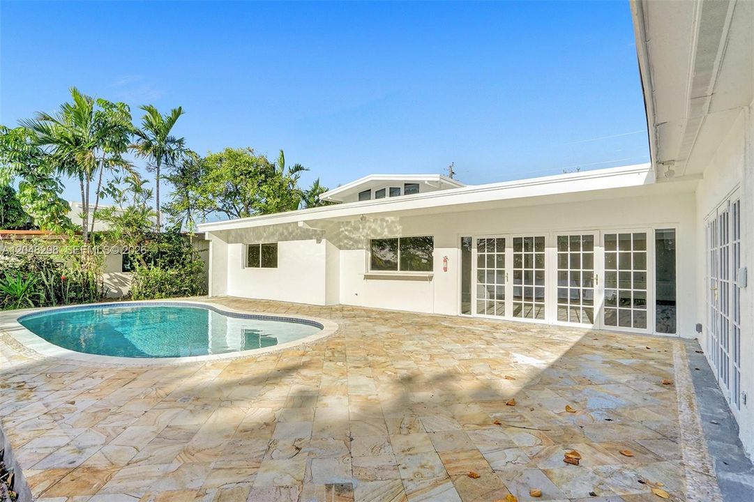 For Rent: $9,900 (6 beds, 4 baths, 2989 Square Feet)