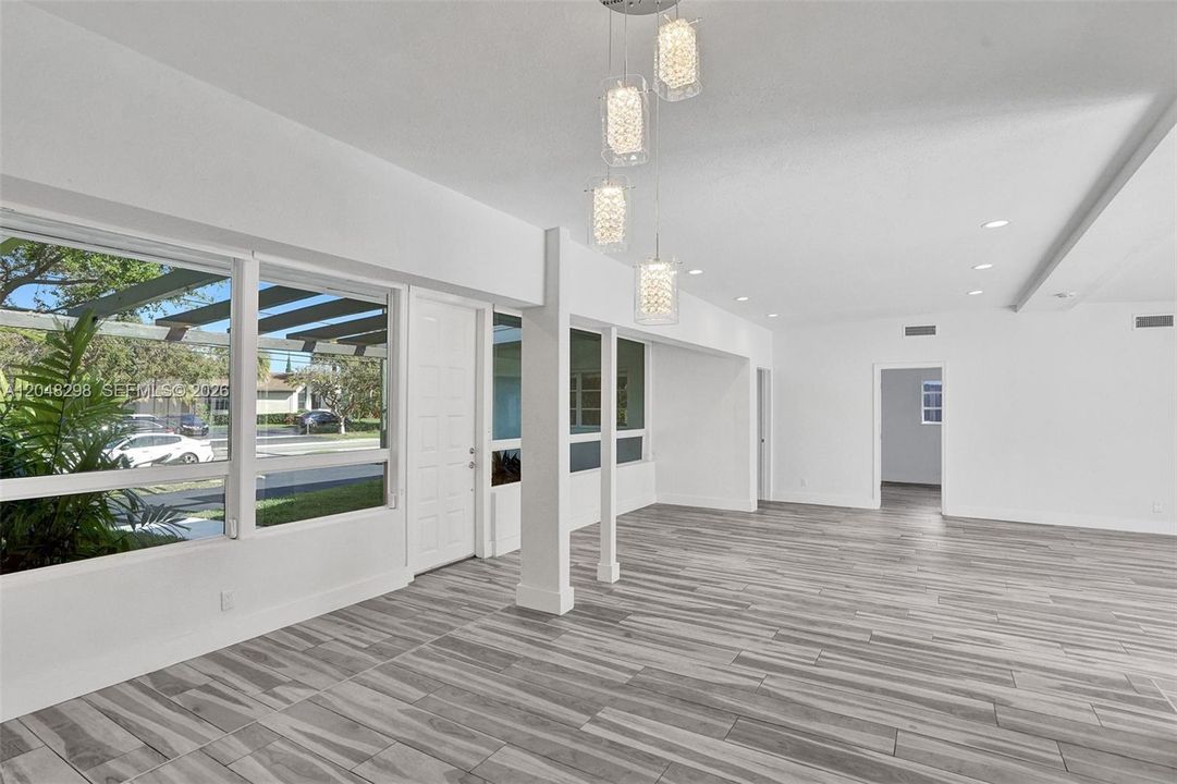 For Rent: $9,900 (6 beds, 4 baths, 2989 Square Feet)