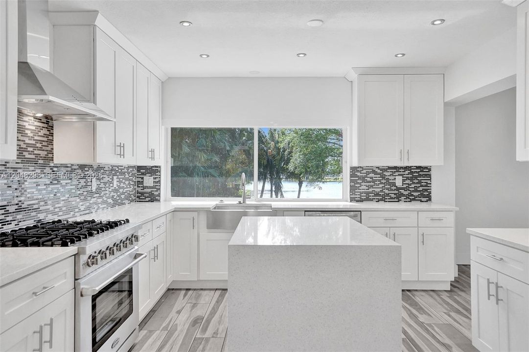 For Rent: $9,900 (6 beds, 4 baths, 2989 Square Feet)