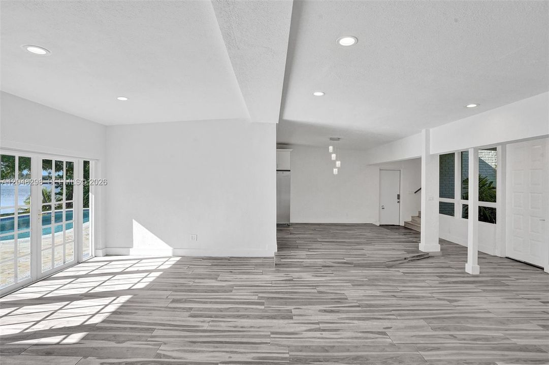 For Rent: $9,900 (6 beds, 4 baths, 2989 Square Feet)