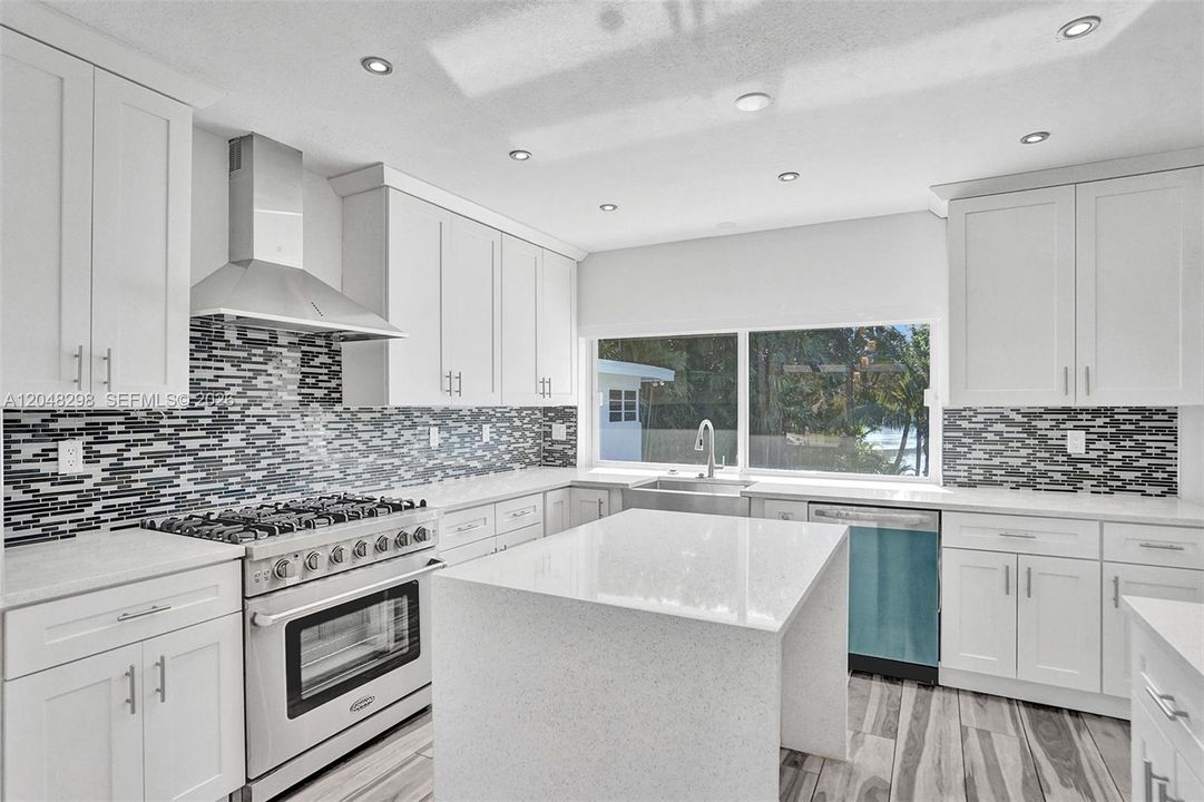 For Rent: $9,900 (6 beds, 4 baths, 2989 Square Feet)