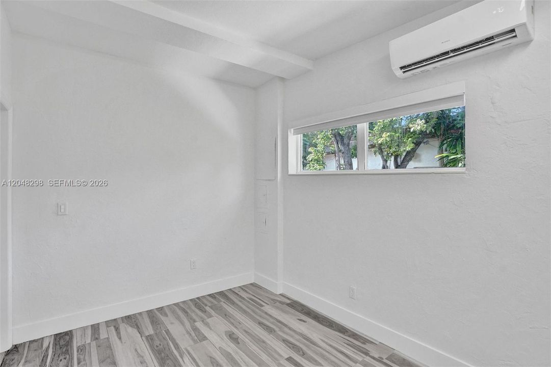 For Rent: $9,900 (6 beds, 4 baths, 2989 Square Feet)