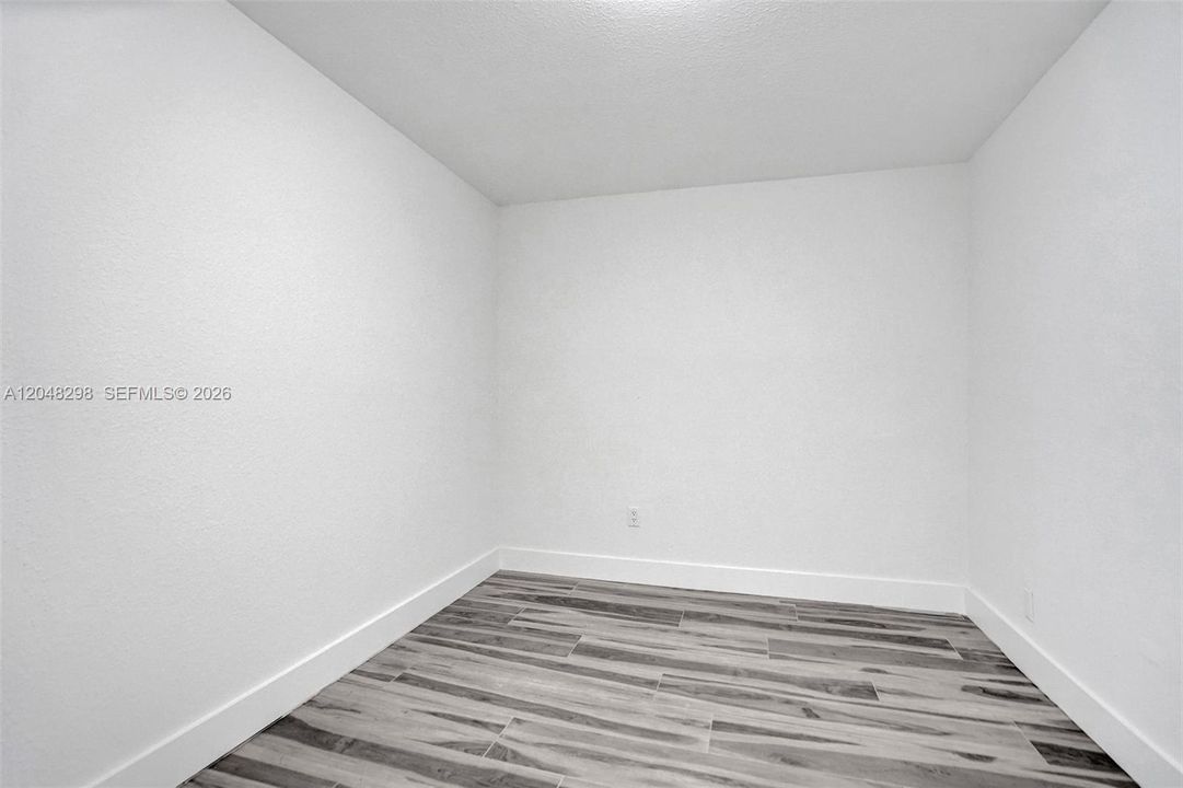 Master Bedroom Walking Closet