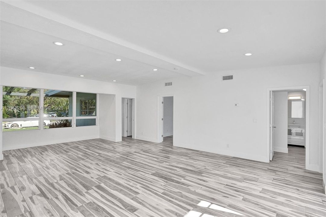 For Rent: $9,900 (6 beds, 4 baths, 2989 Square Feet)