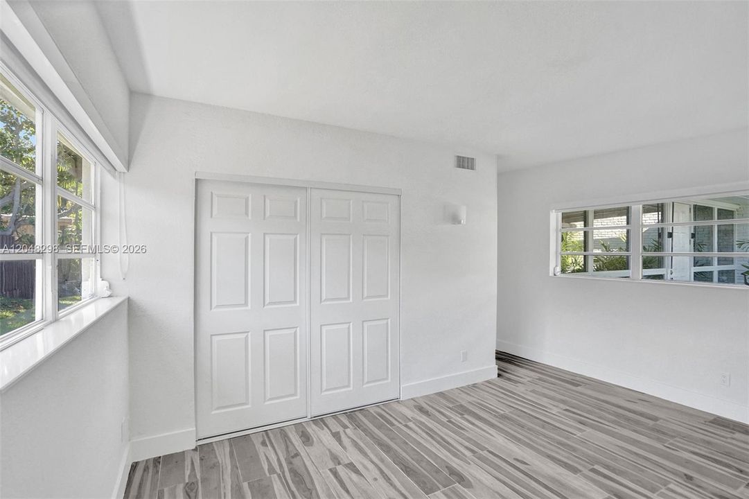For Rent: $9,900 (6 beds, 4 baths, 2989 Square Feet)