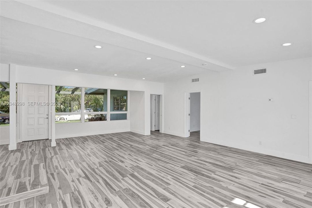 For Rent: $9,900 (6 beds, 4 baths, 2989 Square Feet)