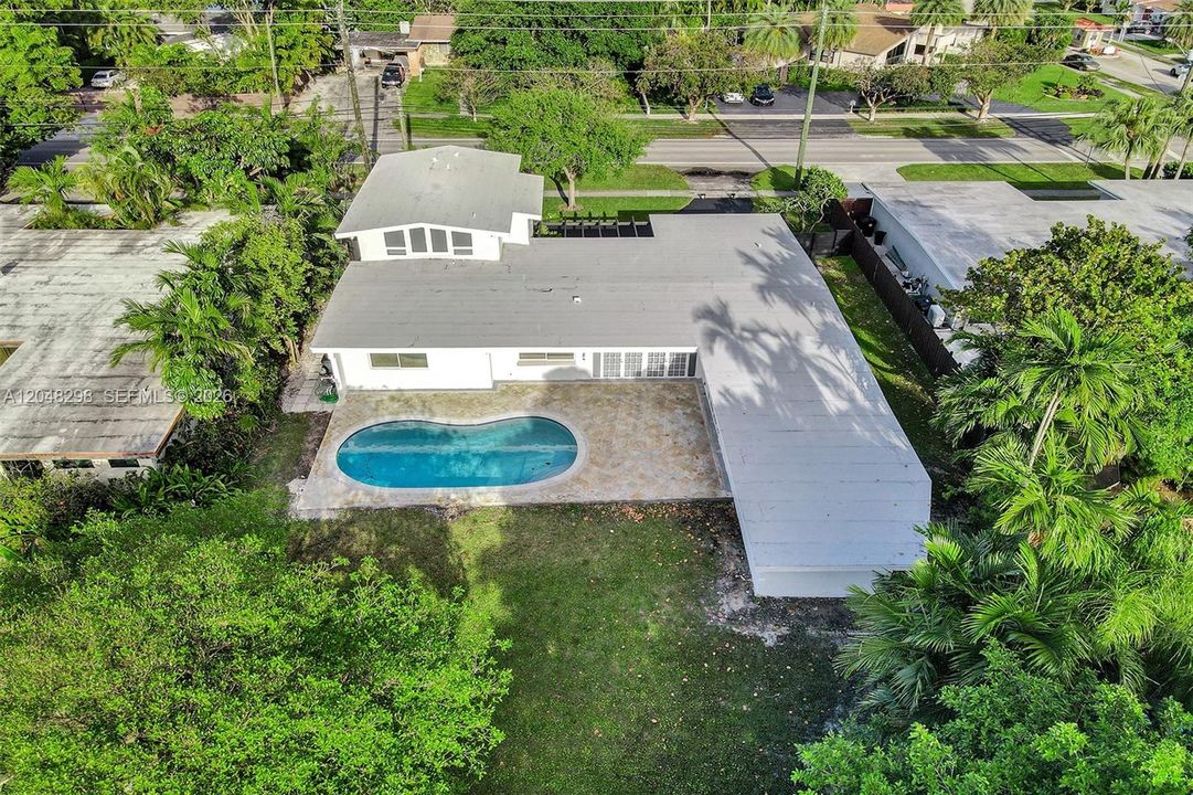 For Rent: $9,900 (6 beds, 4 baths, 2989 Square Feet)