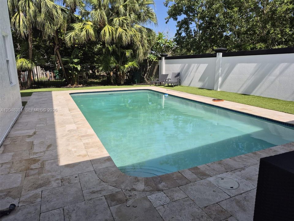 For Rent: $5,500 (4 beds, 2 baths, 2324 Square Feet)