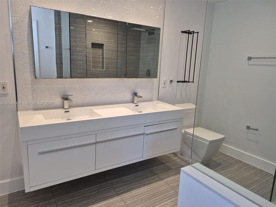 For Rent: $5,500 (4 beds, 2 baths, 2324 Square Feet)