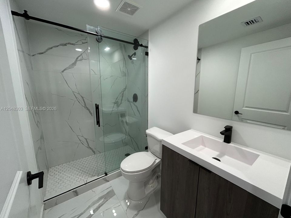 For Rent: $1,999 (1 beds, 1 baths, 594 Square Feet)