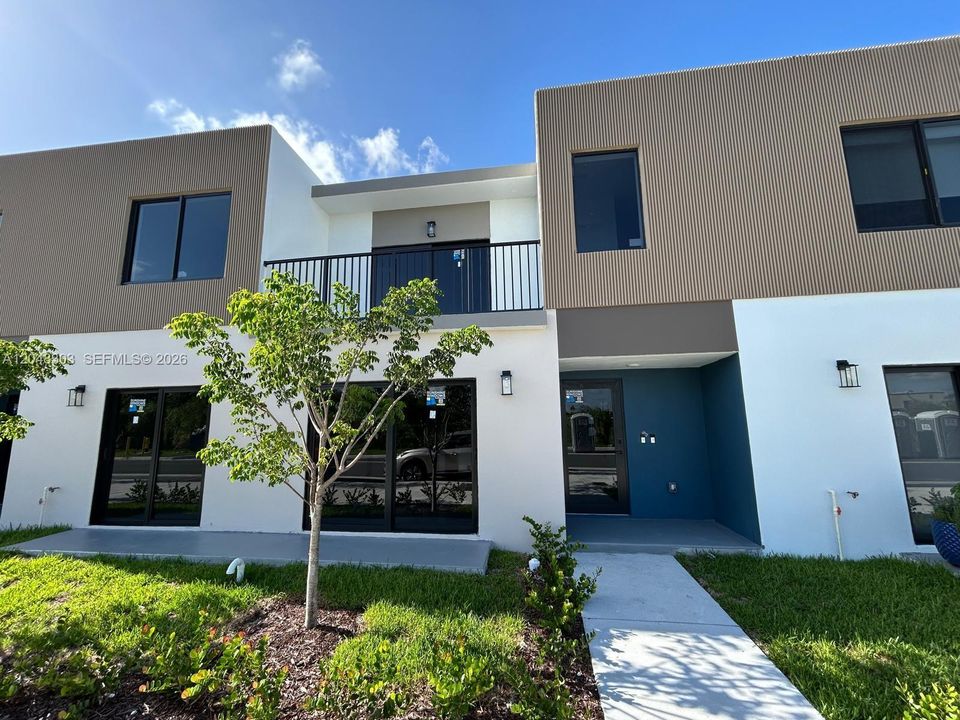 For Rent: $1,999 (1 beds, 1 baths, 594 Square Feet)