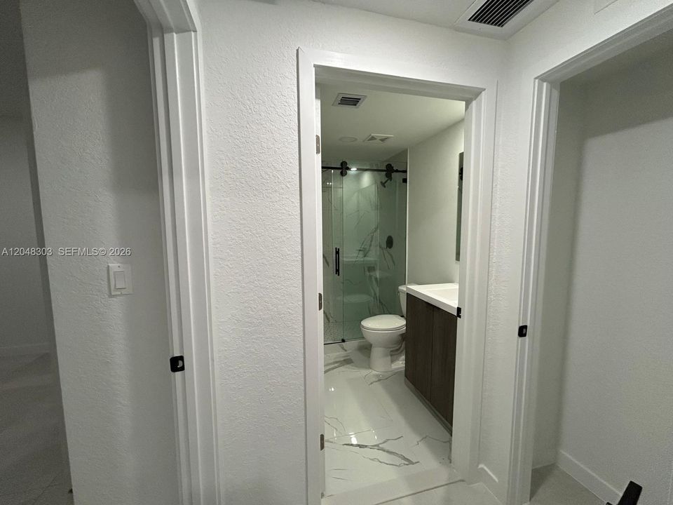 For Rent: $1,999 (1 beds, 1 baths, 594 Square Feet)