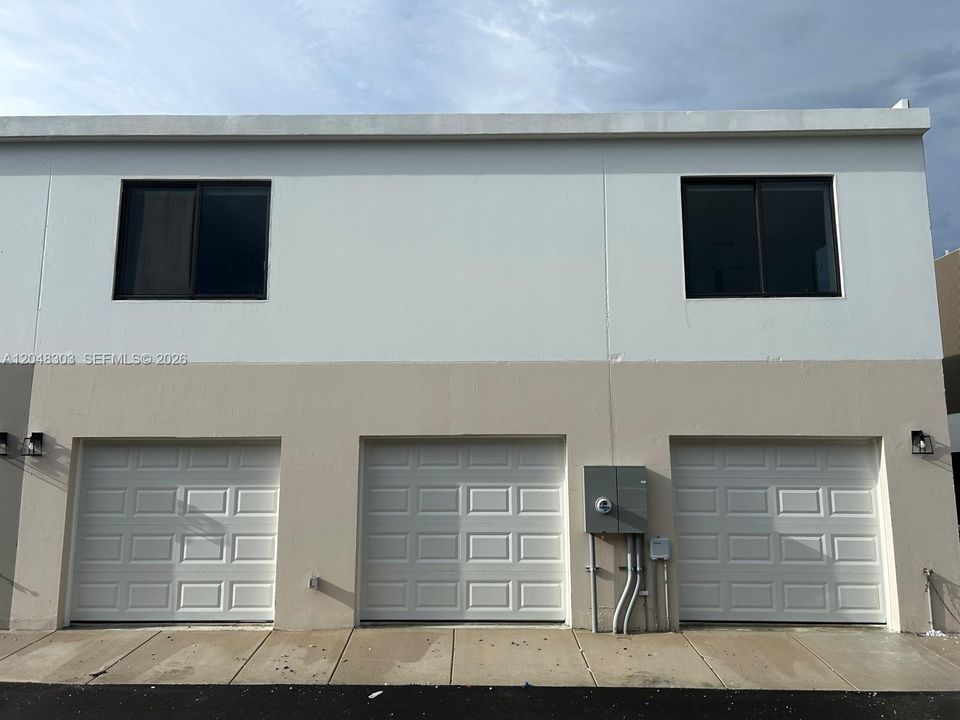 For Rent: $1,999 (1 beds, 1 baths, 594 Square Feet)