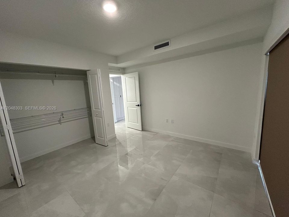 For Rent: $1,999 (1 beds, 1 baths, 594 Square Feet)
