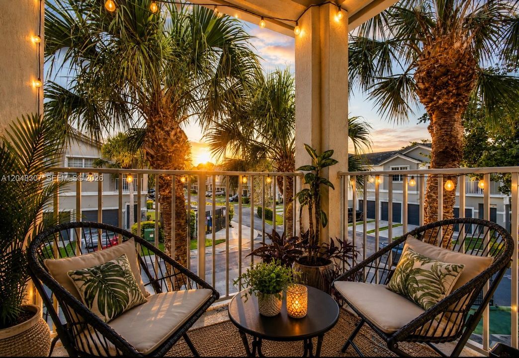 For Sale: $281,500 (2 beds, 2 baths, 1036 Square Feet)