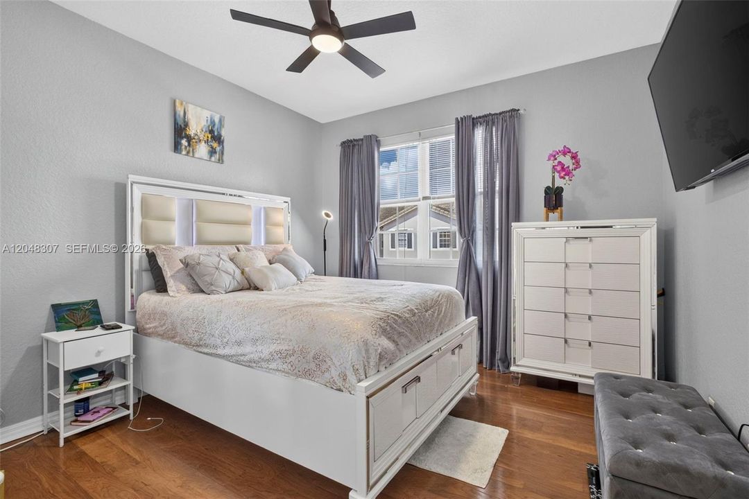 For Sale: $281,500 (2 beds, 2 baths, 1036 Square Feet)