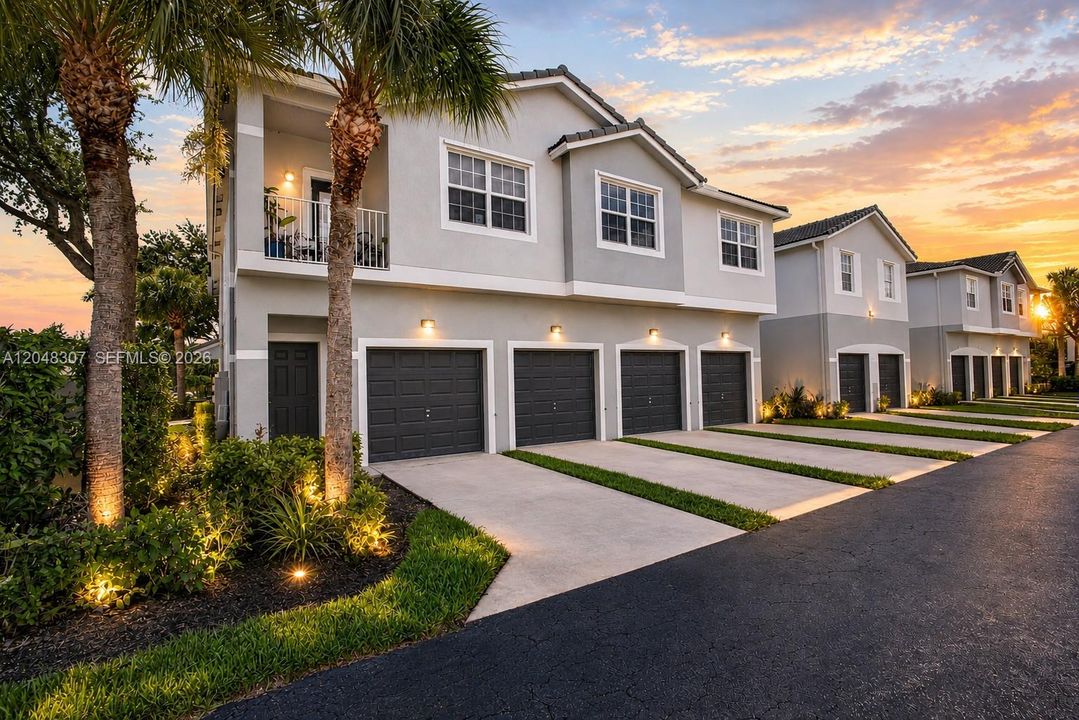 For Sale: $281,500 (2 beds, 2 baths, 1036 Square Feet)