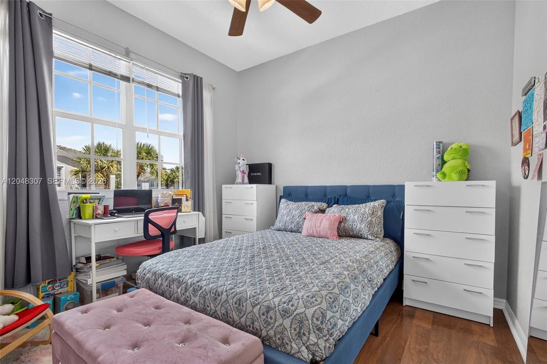 For Sale: $281,500 (2 beds, 2 baths, 1036 Square Feet)