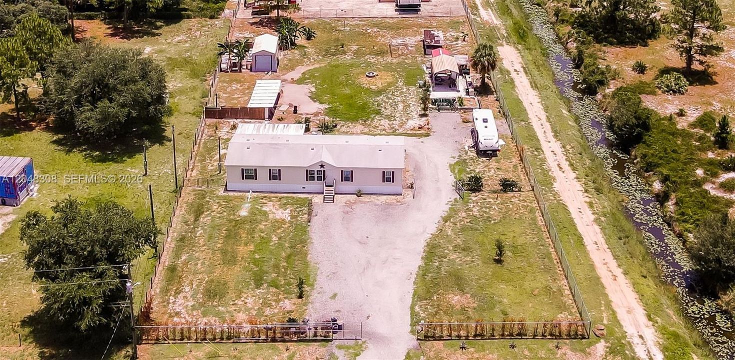 For Sale: $355,000 (4 beds, 2 baths, 1904 Square Feet)