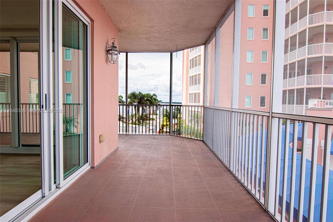 For Sale: $309,000 (3 beds, 2 baths, 1669 Square Feet)