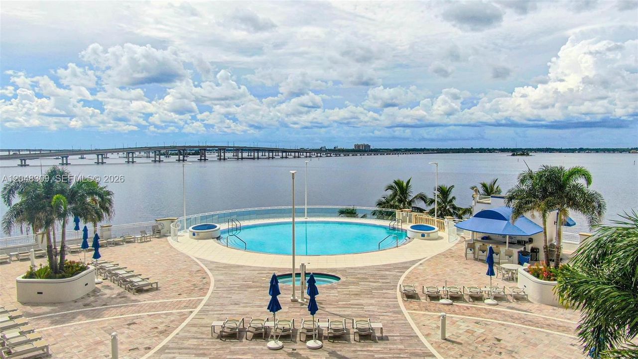 RESORT-STYLE RIVERFRONT LIVING | UPDATED 3+DEN END-UNIT | WRAP BALCONY | $10K INCENTIVE