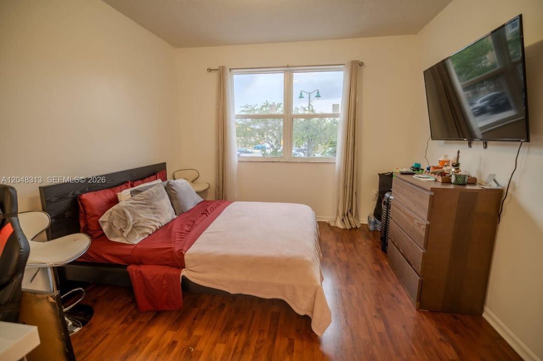 For Rent: $3,200 (2 beds, 2 baths, 1115 Square Feet)