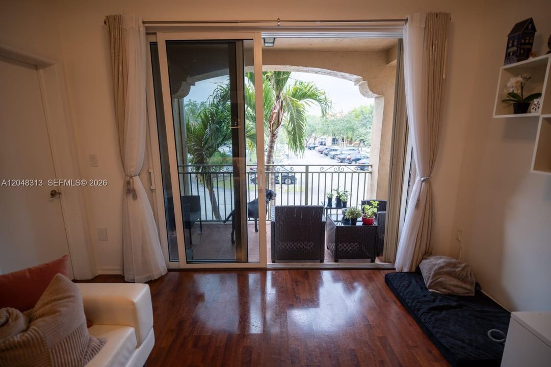 For Rent: $3,200 (2 beds, 2 baths, 1115 Square Feet)
