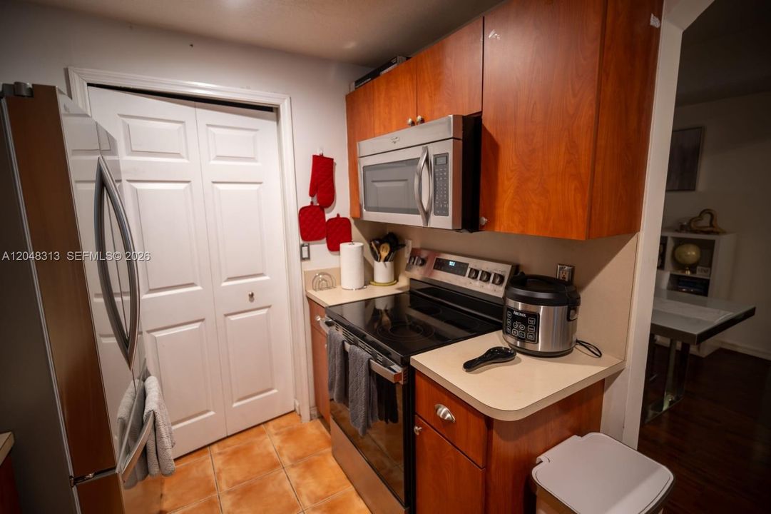 For Rent: $3,200 (2 beds, 2 baths, 1115 Square Feet)