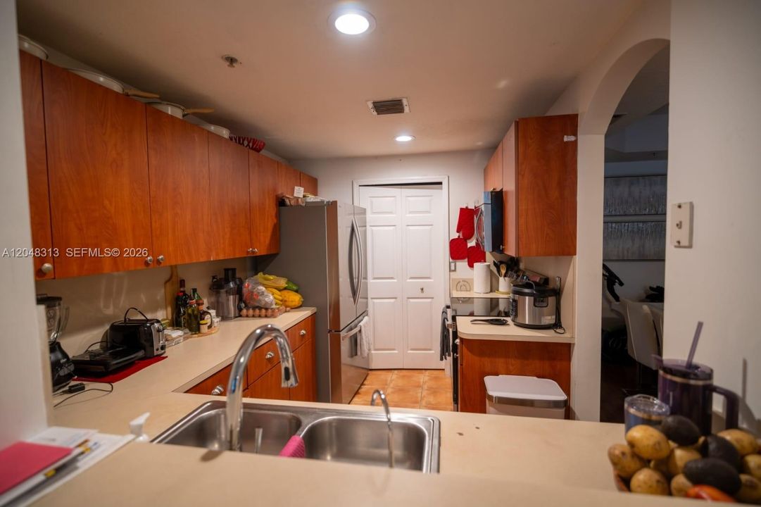 For Rent: $3,200 (2 beds, 2 baths, 1115 Square Feet)