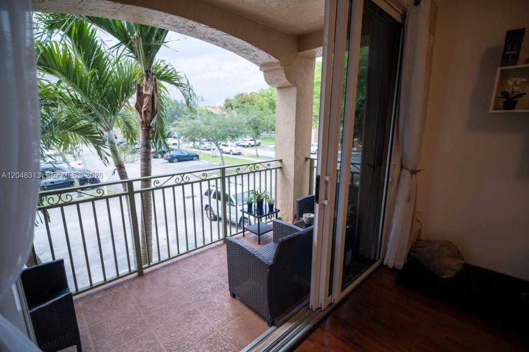For Rent: $3,200 (2 beds, 2 baths, 1115 Square Feet)