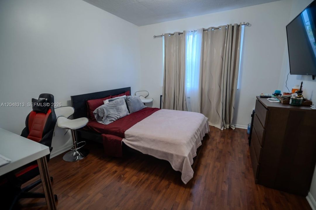 For Rent: $3,200 (2 beds, 2 baths, 1115 Square Feet)