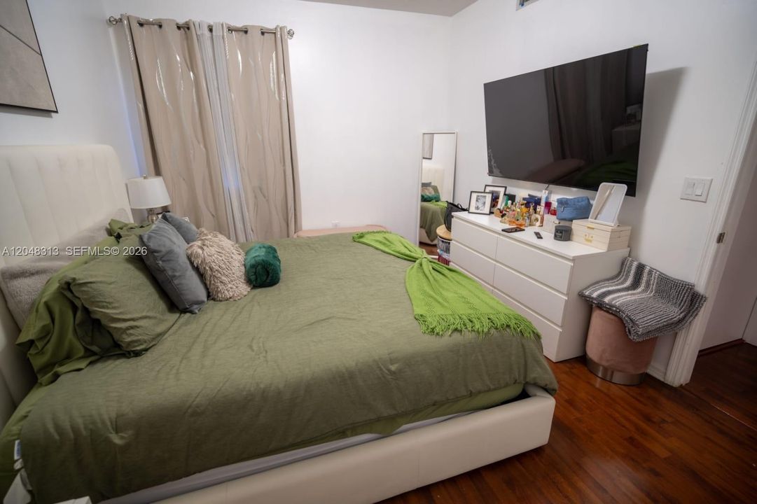For Rent: $3,200 (2 beds, 2 baths, 1115 Square Feet)