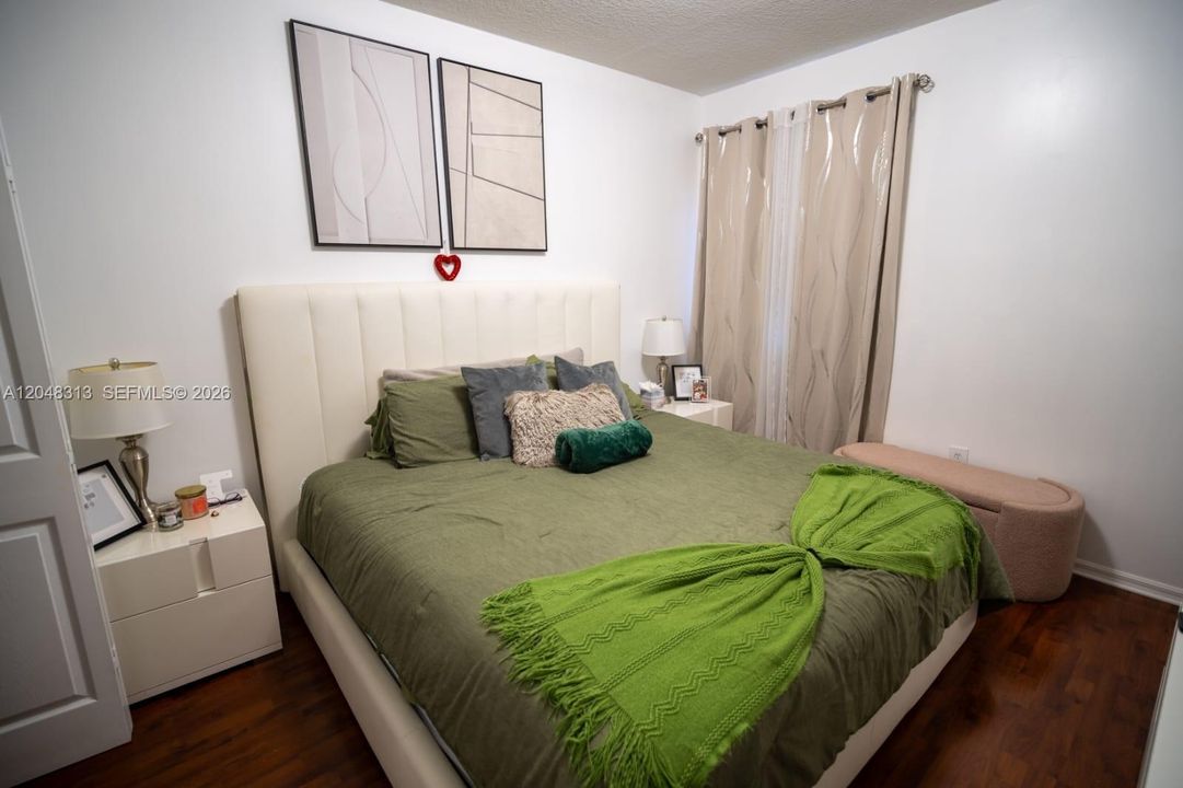 For Rent: $3,200 (2 beds, 2 baths, 1115 Square Feet)