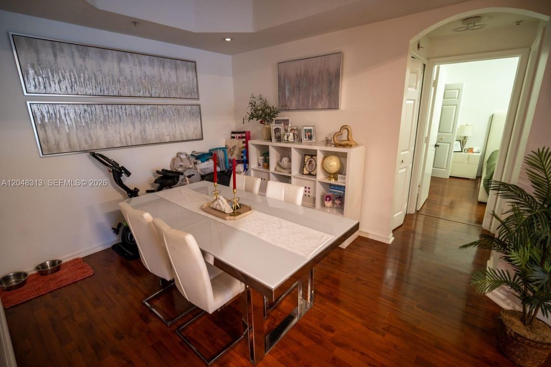 For Rent: $3,200 (2 beds, 2 baths, 1115 Square Feet)