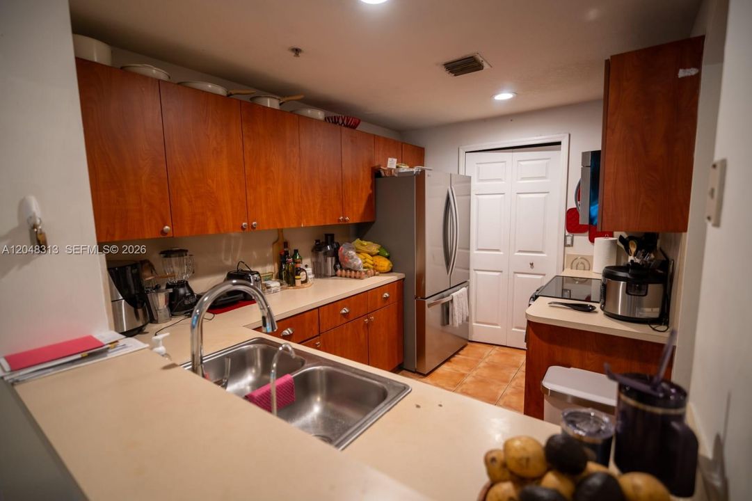 For Rent: $3,200 (2 beds, 2 baths, 1115 Square Feet)