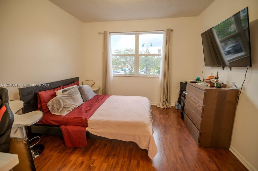 For Rent: $3,200 (2 beds, 2 baths, 1115 Square Feet)