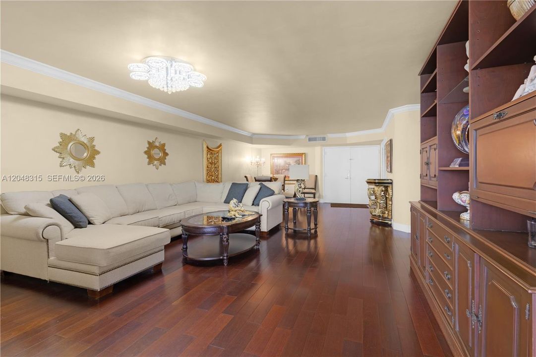 For Rent: $4,700 (2 beds, 2 baths, 1822 Square Feet)