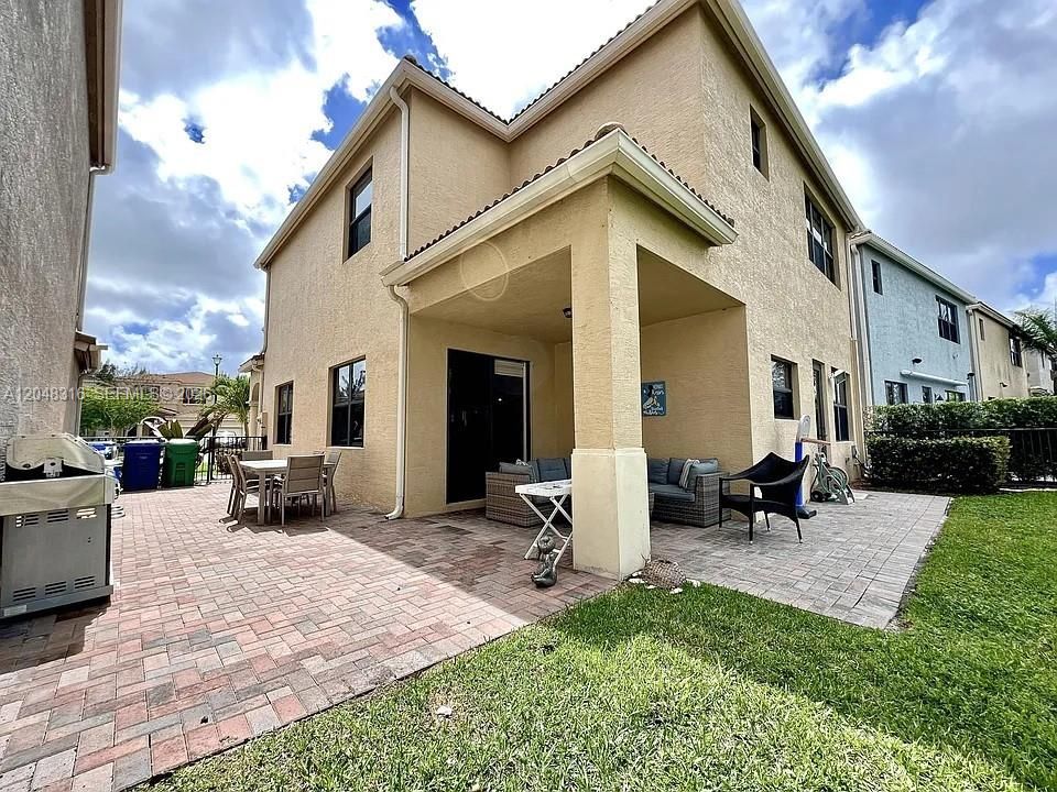 For Sale: $990,000 (4 beds, 2 baths, 2524 Square Feet)