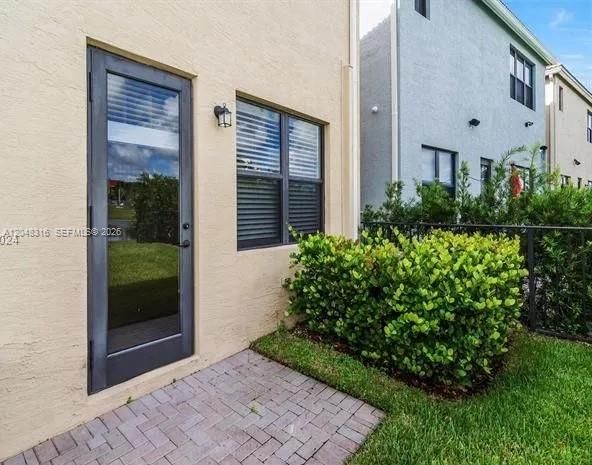 For Sale: $990,000 (4 beds, 2 baths, 2524 Square Feet)