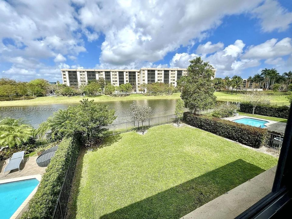 For Sale: $990,000 (4 beds, 2 baths, 2524 Square Feet)