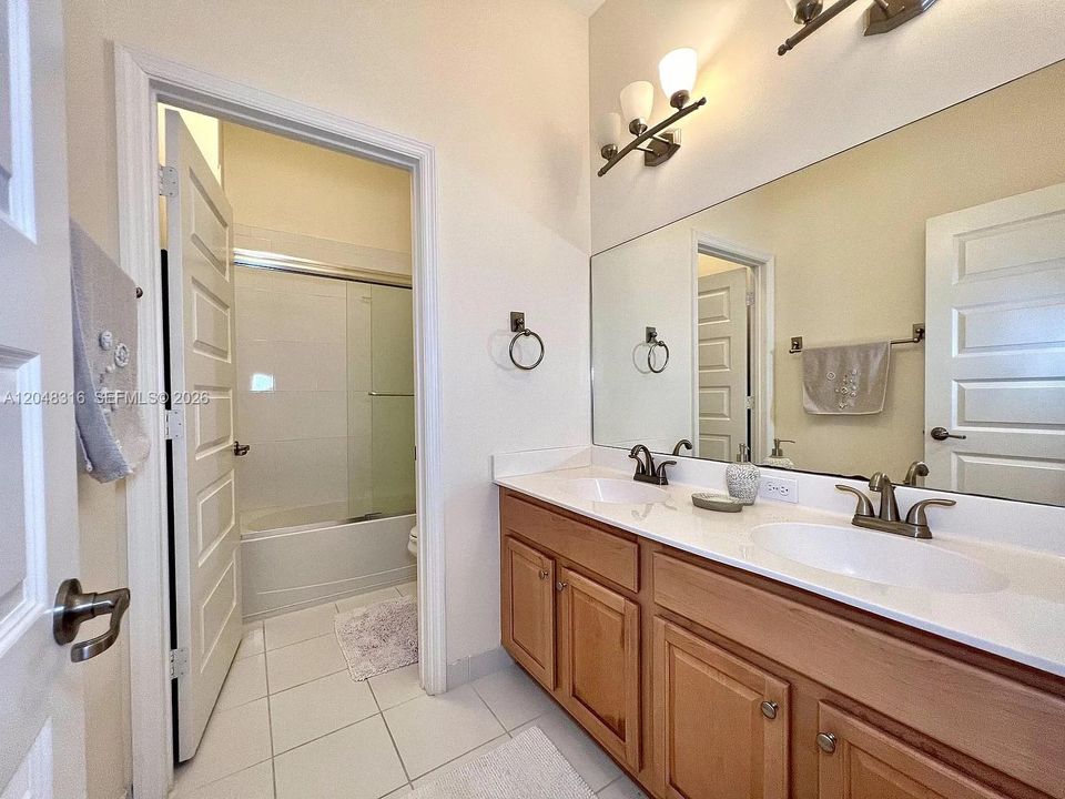For Sale: $990,000 (4 beds, 2 baths, 2524 Square Feet)
